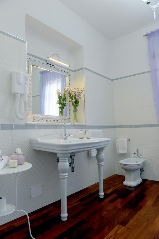 Bed and Breakfast Il Giardino Delle Jacaranda Talsano Habitación foto